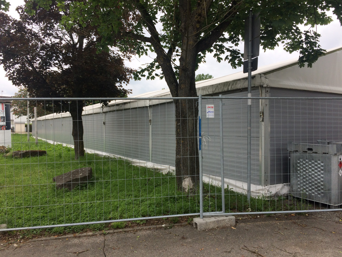 lambert-gmbh-goeppingen-gebrauchtmarkt-grosszelt-lagerzelt-fluechtlingszelt-zelt-fuer-kommunen-4