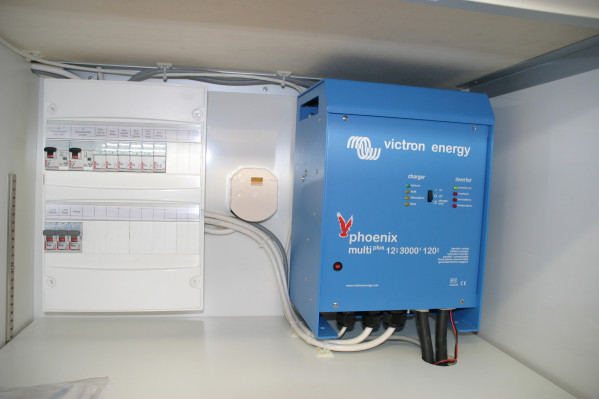 lambert-gmbh-goeppingen-marktsysteme-marktbedarf-verkaufsfahrzeuge-ecostar-imbiss-detail-strom